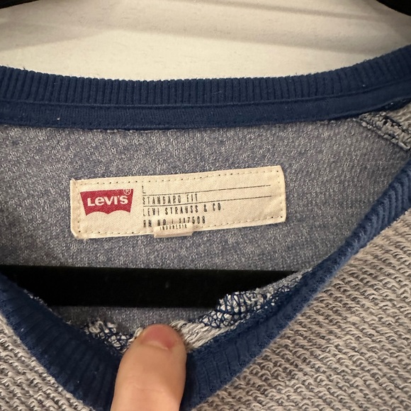 Levi’s sweater. Men’s Large - Picture 4 of 4